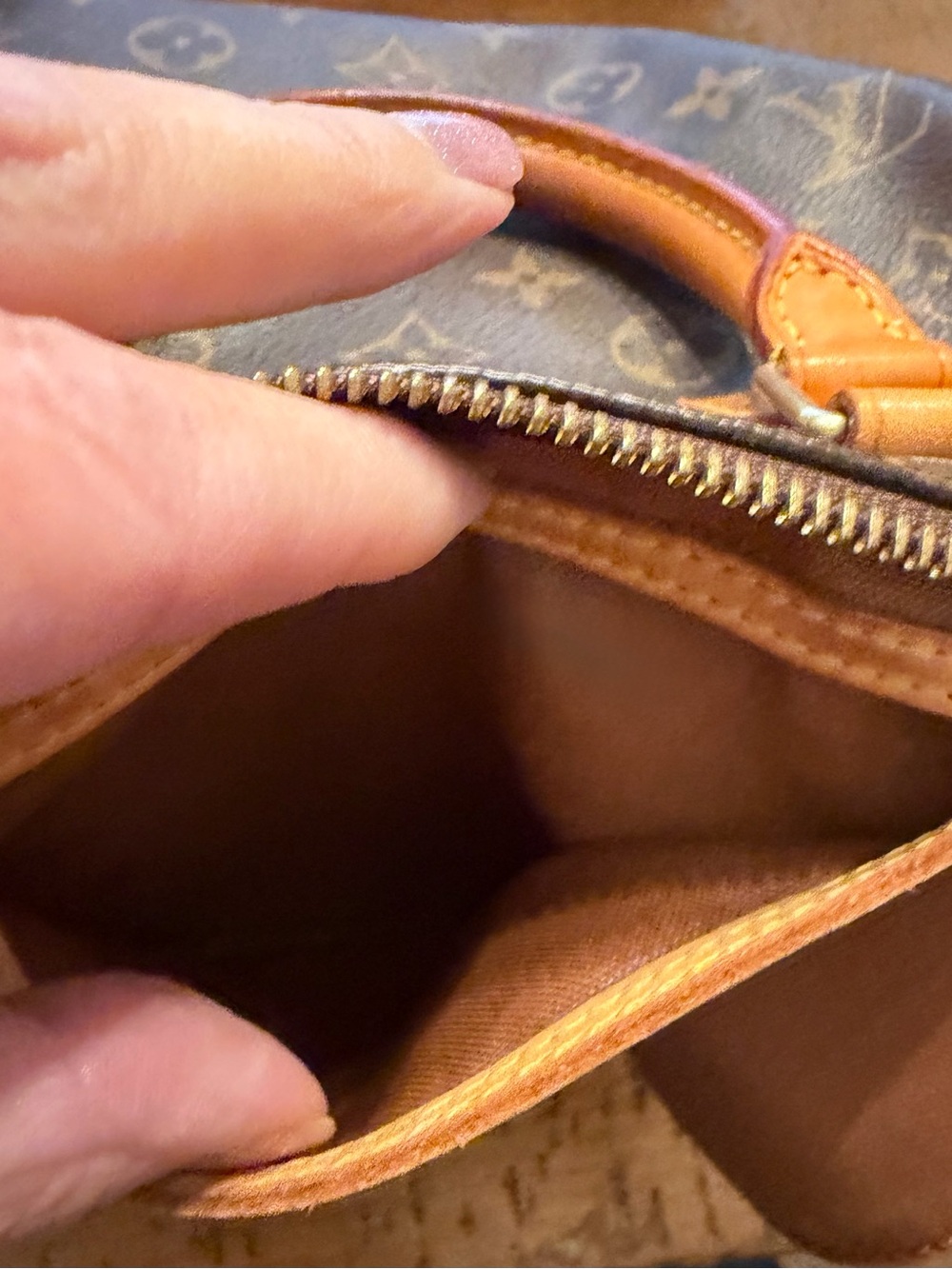 Louis Vuitton Monogram “Speedy 25” - Picture 11 of 13